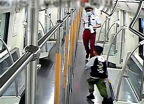 5岁男孩蹦蹦跳跳上了地铁，谁知妈妈没跟上-武汉市交通运输局