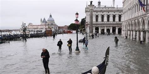 意大利威尼斯突遇高水位侵袭 城内多处地区被淹