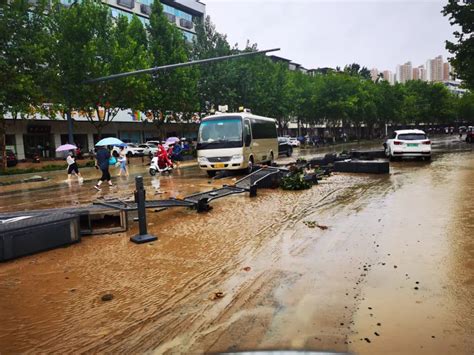 暴雨倒灌致12人死亡 郑州地铁何以至此？_凤凰网