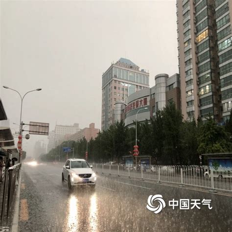 北京连发6次雷电暴雨洪水等预警 108个观测站雨量超过50毫米 | 北晚新视觉