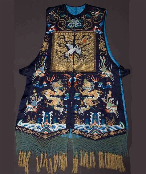 清朝宫廷女子服饰 19世纪五品命妇盘金彩绣霞帔（中国传统木雕） - 有点网 - 好手艺