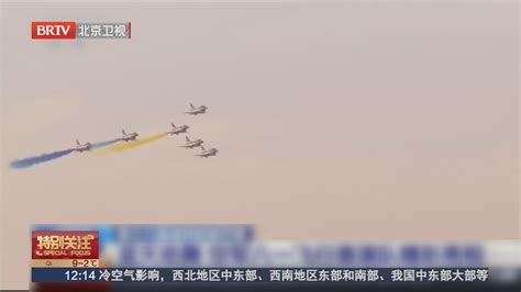 “枭龙”多用途战斗机亮相迪拜航展_凤凰网