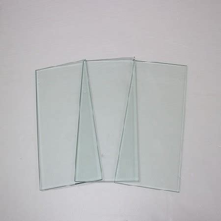 深圳玻璃厂直销2.5MM 5MM 8MM 12MM 19MM 22mm 25mm钢化超白玻璃-阿里巴巴