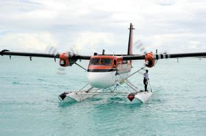 为什么飞机在水面上迫降非常危险，那么水上飞机是如何在水上安全降落的？ - 知乎