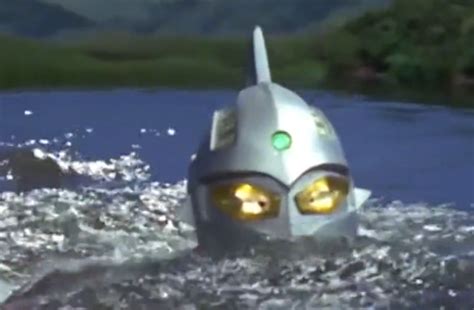 奥特曼在水中都如何？迪迦站在海面上，初代跟怪兽嬉戏，他还会正宗的蝶泳？