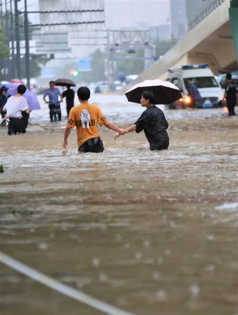 暴雨已致郑州12人遇难，彻夜揪心！预警连发，黄河中游干流或发生编号洪水！(含视频)_手机新浪网