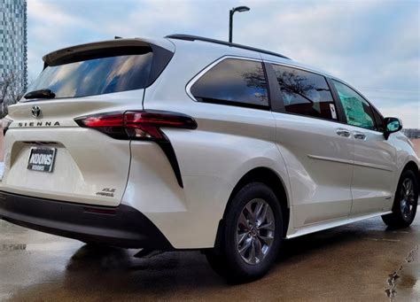 丰田MPV的“新王牌”，首批国产塞纳实拍，预售价曝光，真给力-新浪汽车