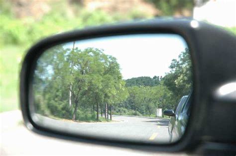 汽车的后视镜用的是什么镜？后视镜介绍