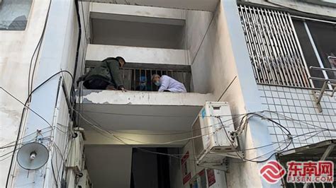 三明永安：男孩坠楼被困楼梯间平台 消防紧急救援 - 本网原创 - 东南网