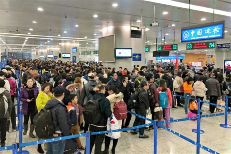 实地探访上海浦东机场：旅客如常进出港，行程码不会变红|界面新闻 · 图片