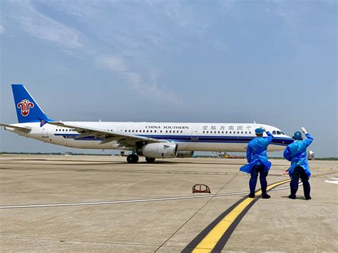 ARJ21飞机正式入编国航、东航、南航机队 - (国内统一连续出版物号为 CN10-1570/V)