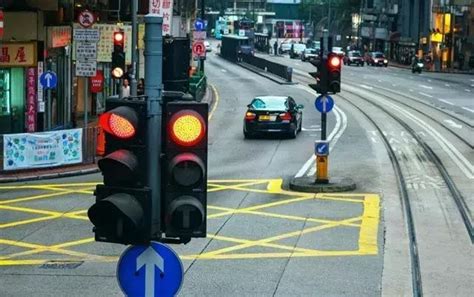 t字路口红灯可以右转吗，t型路口走法图解_车主指南