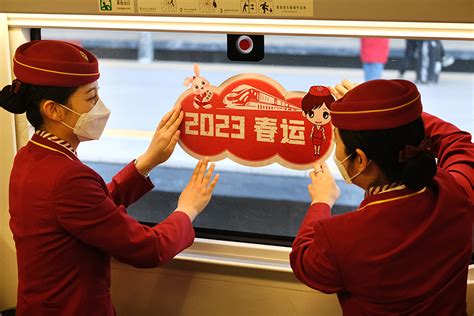 北京ING|除夕守岁 列车员花式布置车厢与乘客共迎新年-千龙网·中国首都网