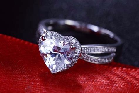 怎样把戒指取下来 需要哪些工具 - 中国婚博会官网
