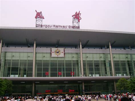 从成都火车站（应该是成都北站）到重庆怎么坐车啊， 成都火车站重庆