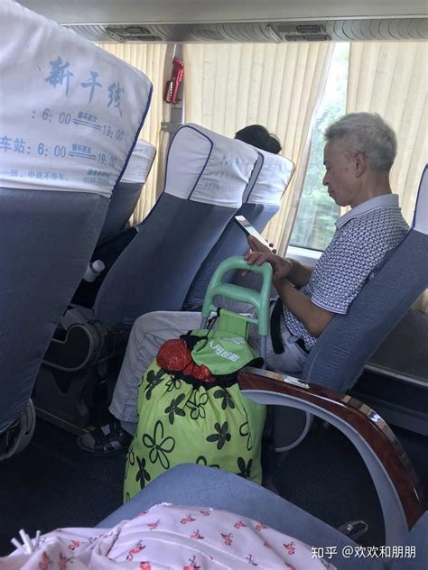 老人在公交车上提起座位上的孩子，是什么造成了老人的倚老卖老？ - 知乎