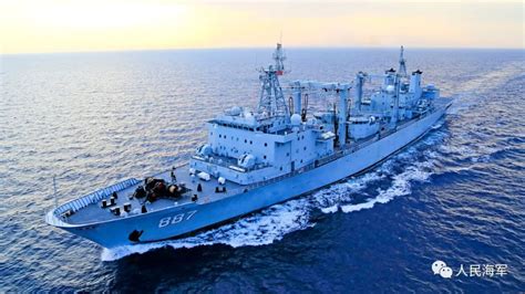 海军055型万吨级驱逐舰南昌舰在山东青岛正式入列_手机新浪网