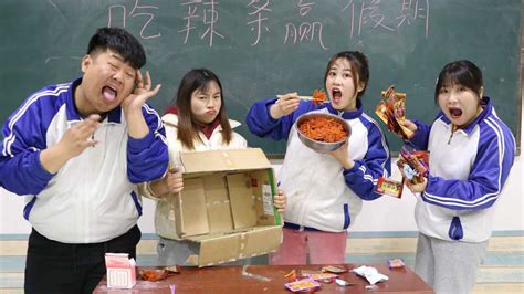 挑战吃辣条赢假期，没想王小九直接把老师吃破产了，太搞笑了_腾讯视频