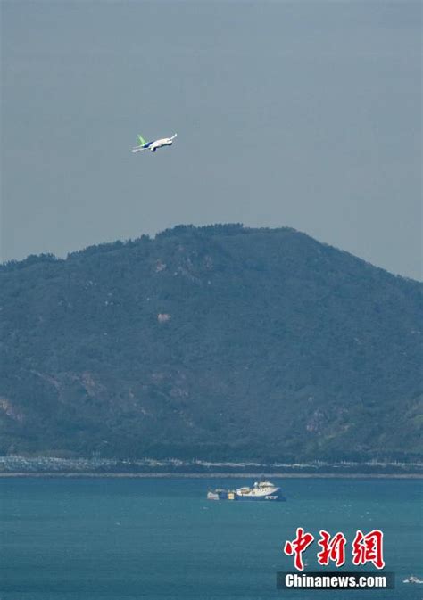 国产大飞机C919飞越香港维多利亚港-新闻中心-温州网