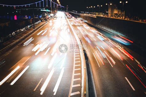 夜车交通从大现代城市的公路桥上看车声模糊高清图片下载-正版图片304497834-摄图网