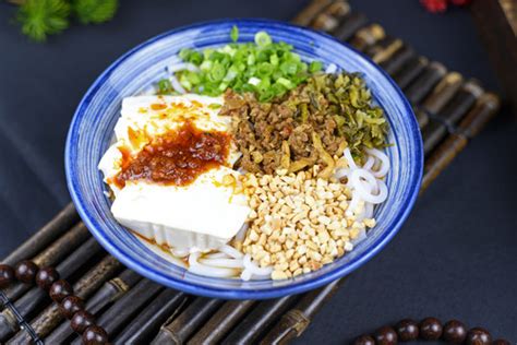番茄豆花米线,中国菜系,食品餐饮,摄影素材,汇图网www.huitu.com