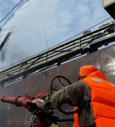 一艘载有80多人的拖网渔船在鄂霍次克海起火燃烧 - 2021年4月8日, 俄罗斯卫星通讯社