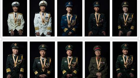 “八一”捧起老照片 和退伍老兵一起回望军旅岁月 - 中国军网