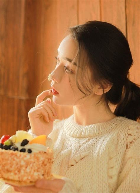 撒娇甜美女生头像真人版