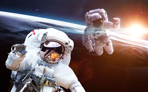 宇航员图片-太空遨游的宇航员素材-高清图片-摄影照片-寻图免费打包下载
