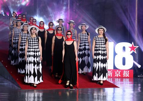 2016北京国际中老年模特大赛举行 大妈气质不一般_湖北频道_凤凰网