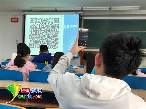 杨志华：把手机带进课堂 和学生真诚沟通——中国青年网