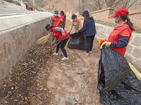 泗县运河街道西关社区开展“清理河道垃圾 美化辖区环境”志愿服务活动