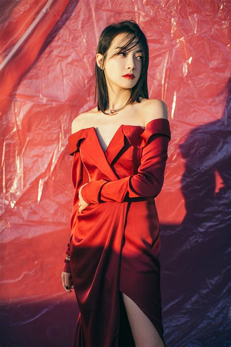 宋茜亮相2019国剧盛典红毯 红丝绒长裙尽显明艳动人 -- 眼界，放眼世界