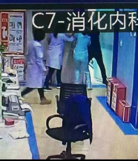 郑州一男子殴打陌生女孩并袭警 称家里有背景你们惹不起_海南频道_凤凰网