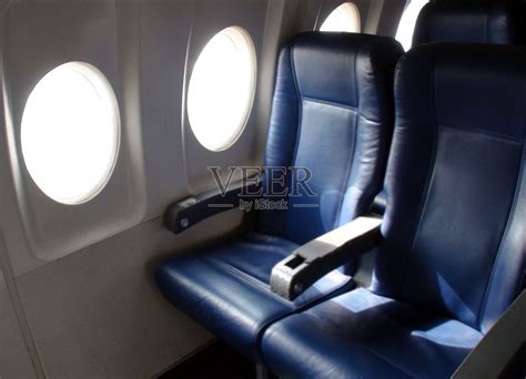 与乘客的飞机客舱内部高清图片下载-正版图片504986749-摄图网