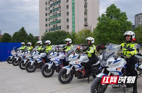 湖南省永州市公安局交警支队举行摩托车警务驾驶技能比武活动(组图)-特种装备网