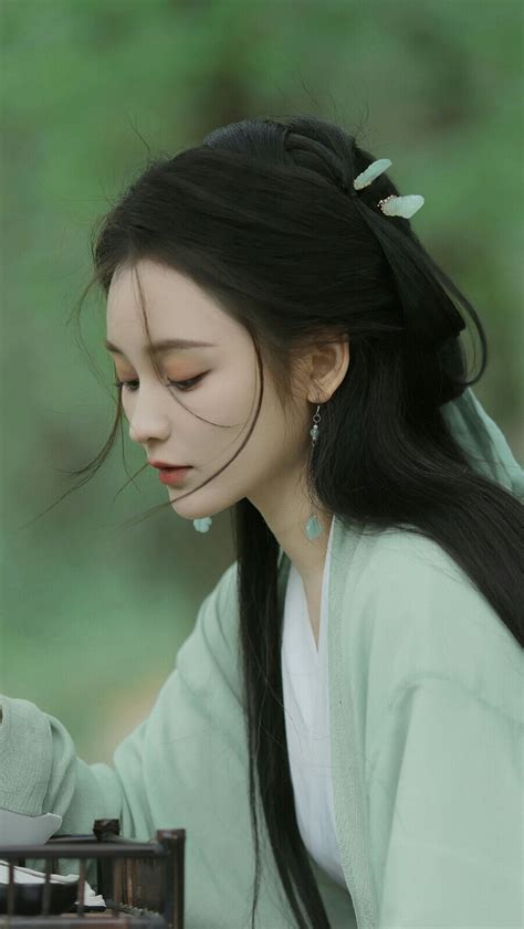 王一菲全身照图片