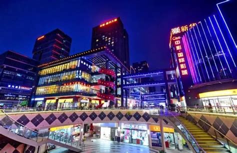 星光大道原来不仅是步行街，还是钱塘江边最大的轻奢商场，很热闹_商铺_文化_电影