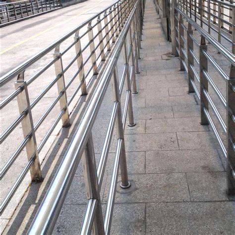 厂家定制 防撞桥梁护栏 河道护栏 不锈钢复合管安全防护桥梁围栏-阿里巴巴