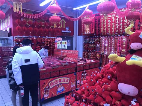 年货街实探：北海人开始热衷买高档春节装饰品，中国结卖得最好