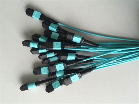 一体式蝶缆模具——深圳市新鸿胜模具有限公司