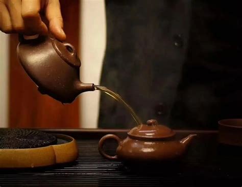 紫砂壶保养小技巧，手把手教你养出一把好壶！|紫砂壶|茶汤|壶身_新浪新闻