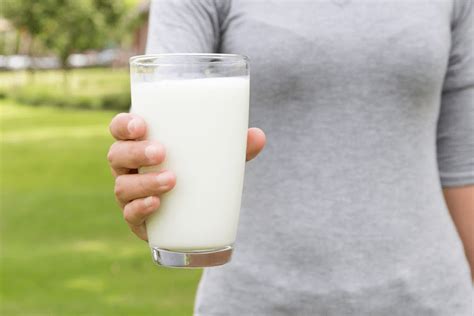 又有研究指出牛奶会提高乳腺癌风险…_雌激素