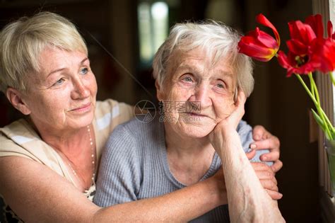 精神上的年老妇高清图片下载-正版图片504056768-摄图网