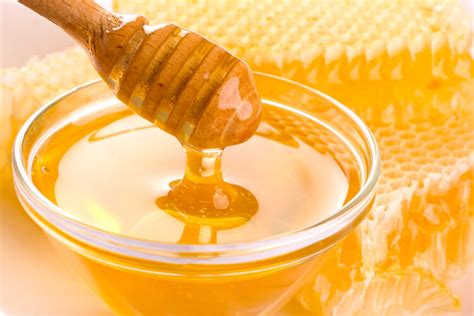 蜂蜜抽检报告：超4成蜂蜜不合格，“酱油蜜”勾兑成行业潜规则？|抗氧化|蜂蜜水|果糖_新浪新闻