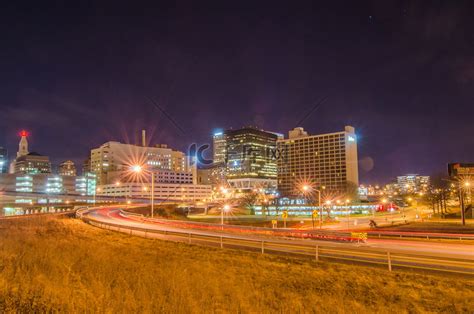 黄昏的康涅狄格州哈特福德市中心高清摄影大图-千库网