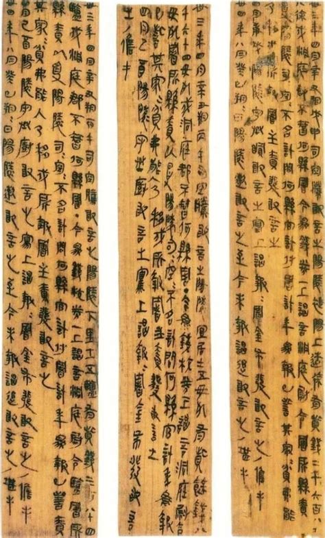 在2000多年前的秦简中，发现了我国最早、最完整的乘法口诀表，它就是—— 里耶秦简 ，它被誉为21世纪以来中国考古学上的“最伟大发现之一”。