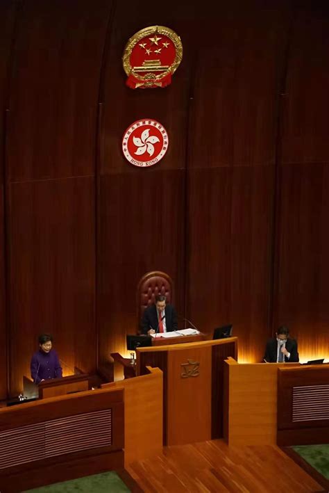 2002年9月24日香港特别行政区政府颁布了《实施基本法第23条咨询文件》 - 历史上的今天