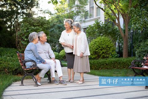 快乐的老年人喝茶聊天高清图片下载-正版图片501162407-摄图网