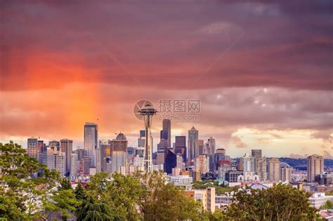 美国西雅图华盛顿市中心天际的景象日落场塔高清图片下载-正版图片307620864-摄图网